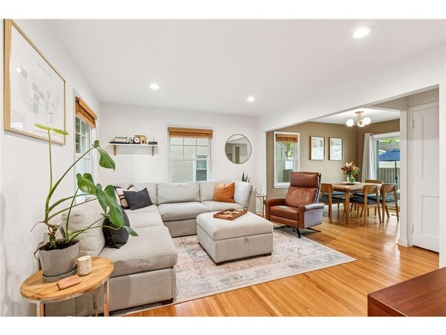 Foto del edificio - 3040 Hampshire Ave S