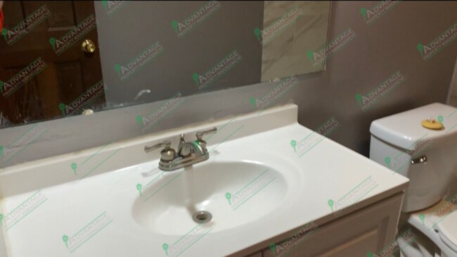 Building Photo - 4 Bedrooms in Smoking Oaks