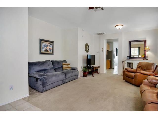 Foto del edificio - 9824 Lexington Dr