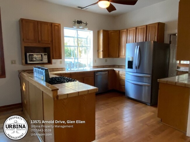 Building Photo - Charming 1920s 3BR/3BA Home Amongst the Tr...