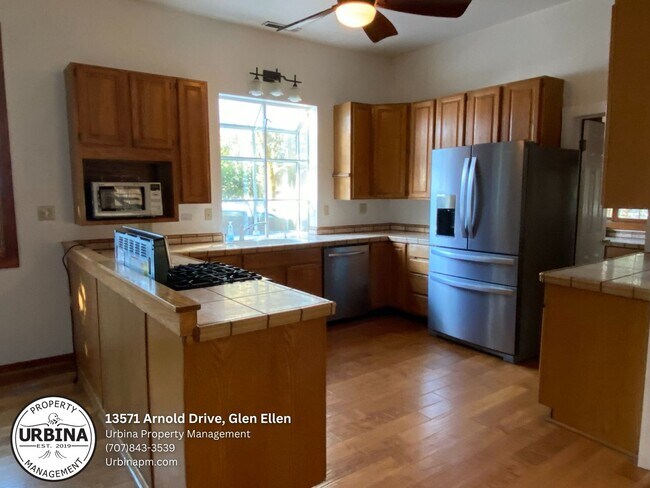 Foto del edificio - Charming 1920s 3BR/3BA Home Amongst the Tr...