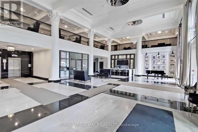 Building Photo - 112 King St E