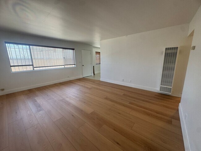 Foto del edificio - 4018 W 142nd St
