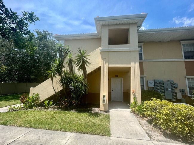 Building Photo - 3/2 unit becoming available June 1st for an annual lease