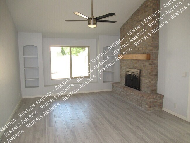Building Photo - 380 E Barbarita Ave