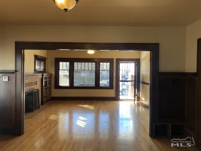 Building Photo - 339 Roberts St