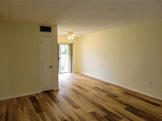 Building Photo - 6925 Avenue Des Palais