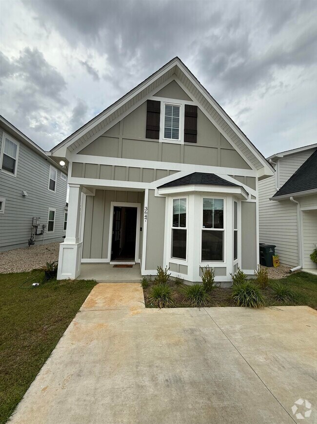 Building Photo - 3647 Meadow Vis