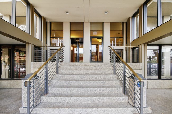 Foto del edificio - 1660 N LaSalle Dr