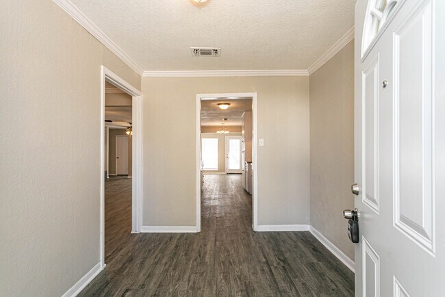 Foto del edificio - 812 Stratford Dr