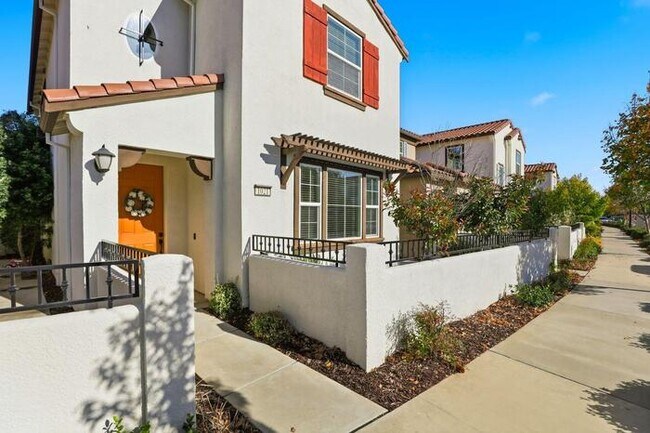 Foto del edificio - Beautiful 3 Bedroom, 2.5 Bathroom For Rent in West Roseville!