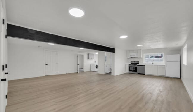 Building Photo - 353 W Redberry Rd