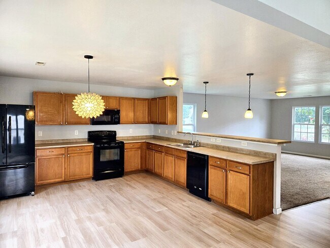 Foto del edificio - 5358 Woodrush Ave