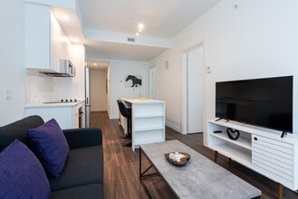 Building Photo - 4171 Rue de la Montagne