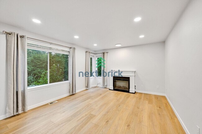 Foto del edificio - 3 BED & 2.5 BATH FOR RENT