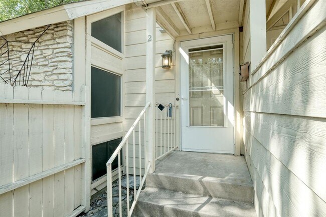 Foto del edificio - 2711 St Edwards Cir