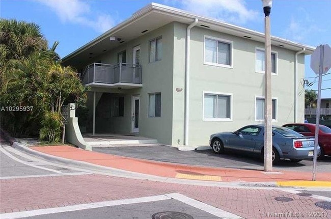 Building Photo - 8435 Crespi Blvd