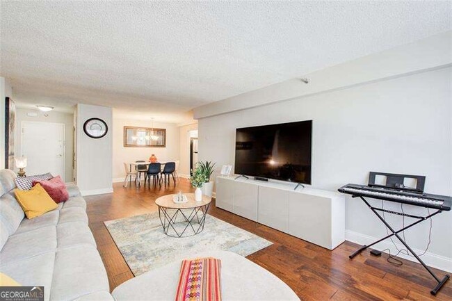 Foto del edificio - 2479 Peachtree Rd NE