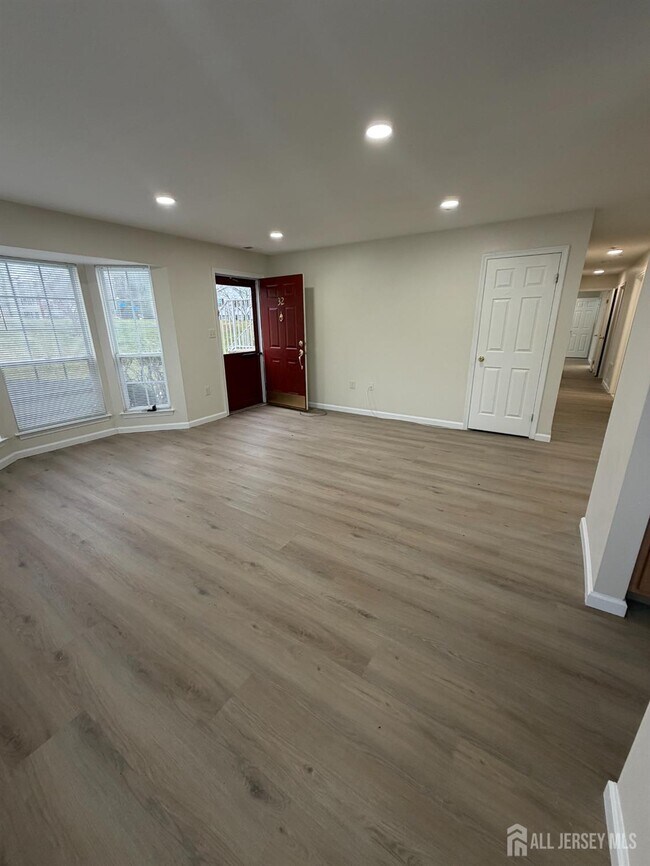 Foto del edificio - 32 Columbus Dr