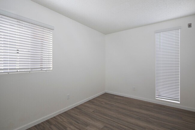 Foto del edificio - *OPEN HOUSE: 8/16 10:30-11:30AM* Gorgeous ...