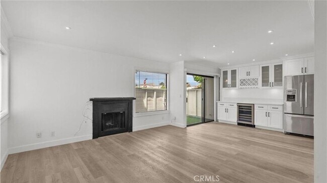 Building Photo - 10500 Sunland Blvd