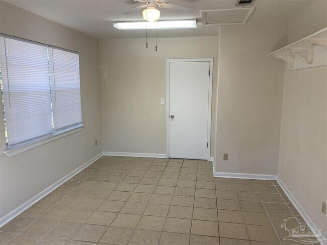 Foto del edificio - 4210 Rosebud Ct