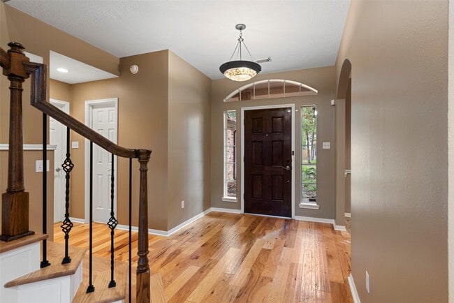 Building Photo - 18 Valley Mead Pl