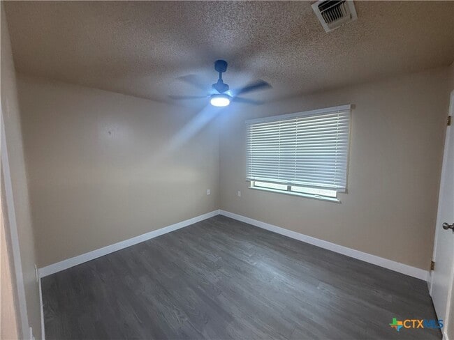 Building Photo - 301 Rockwood Dr