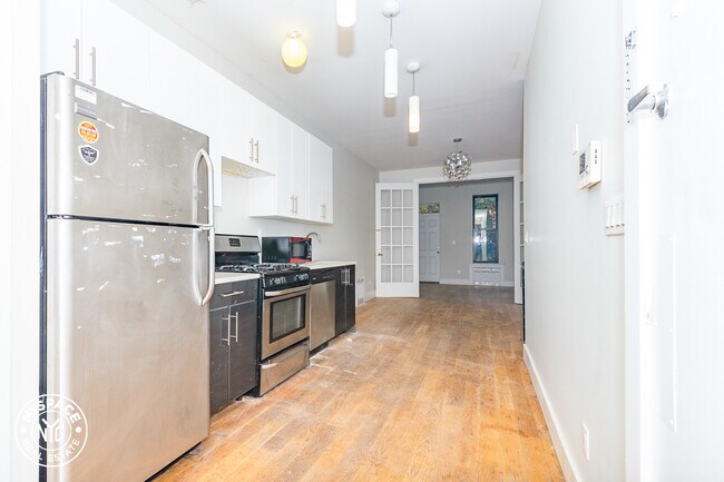 Foto del edificio - 338 Melrose St