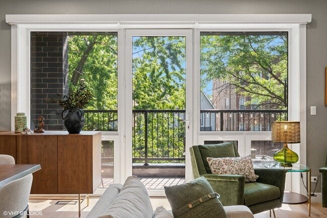 Building Photo - 4932 N Kenmore Ave