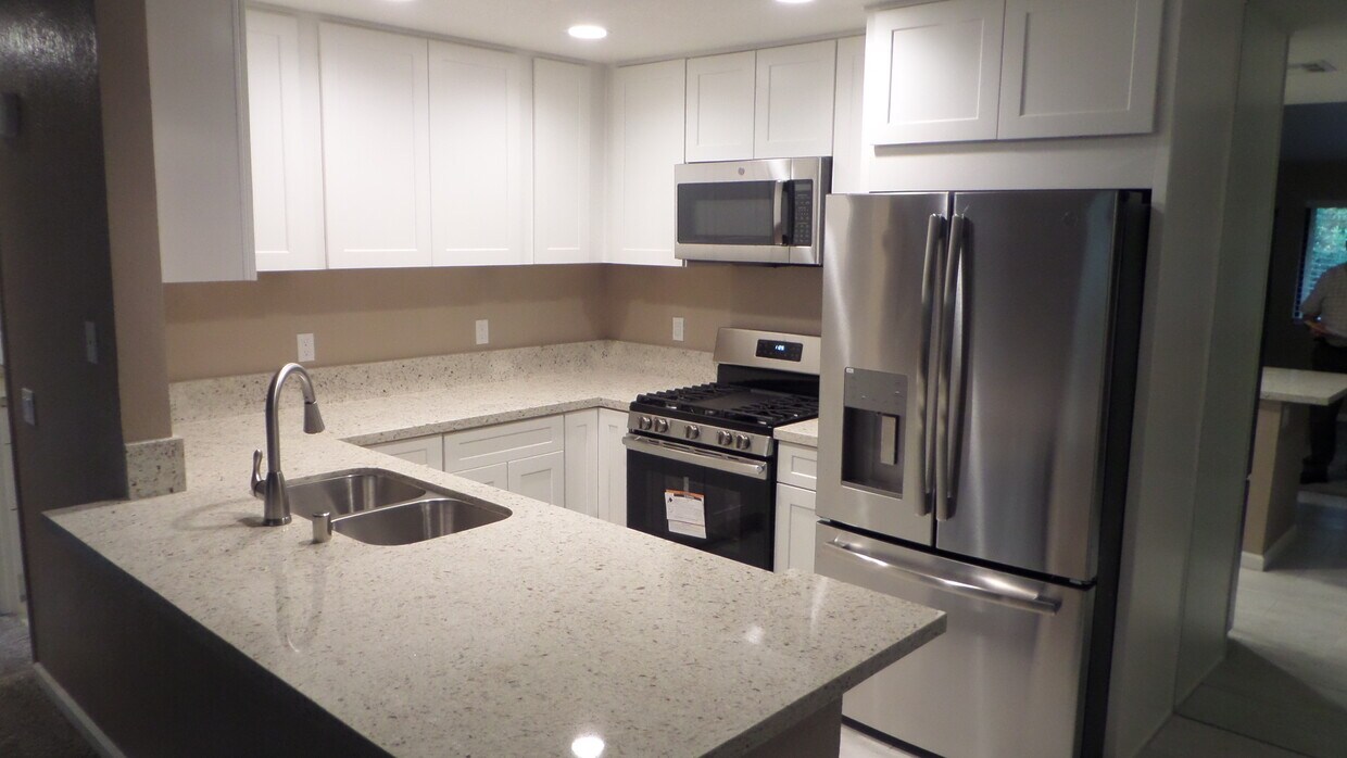 Foto principal - 31200 Landau Blvd
