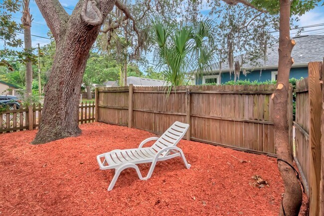 Building Photo - Remodeled Downtown Safety Harbor - 2 Bedro...