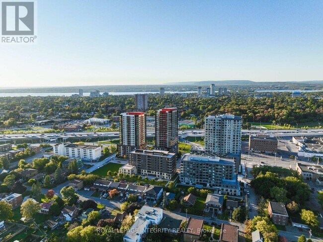 Photo du bâtiment - 1376 Carling Ave