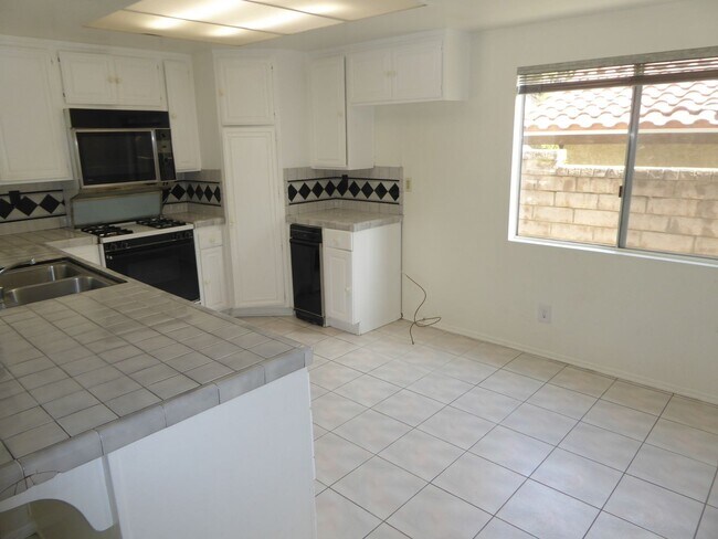 Building Photo - Single Story 4 Bedroom Home in Canyon Coun...