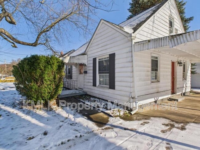 Building Photo - 871 Kennebec Ave