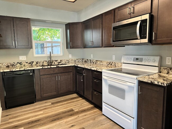 Building Photo - 1076 Sunrise Way