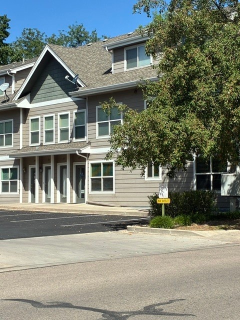 Building Photo - 121 E Swallow Rd