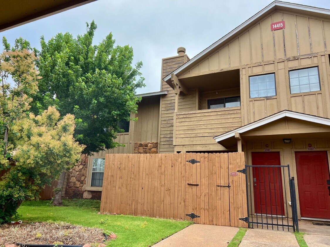 Foto principal - ?Cute Upstairs Condo Near Quail Springs Ma...