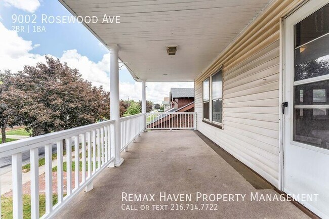 Foto del edificio - 9002 Rosewood Ave Up Cleveland  - Spacious...