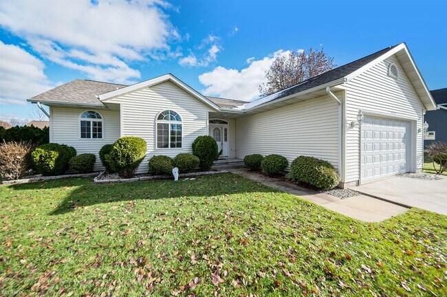 Building Photo - 3 br, 2.5 bath House - 1005 Goodsell St
