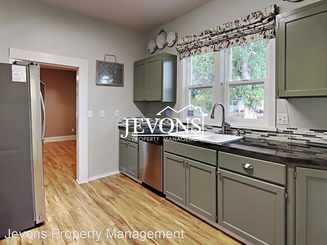 Building Photo - 3 br, 2 bath House - 2704 S 85th Ave