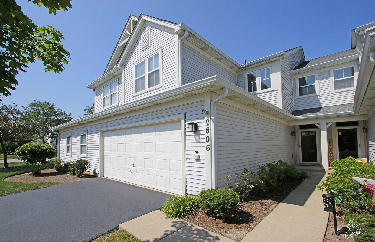2806 Falling Waters Ln, Lindenhurst, IL 60046 Townhome Rentals in