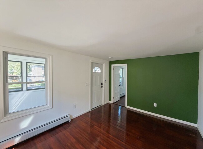 Building Photo - Beautifully Renovated Home with Dedicated Home Office in a Quiet Neighborhood