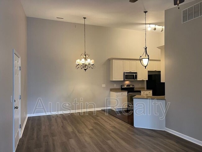 Building Photo - 6431 Brookfield Ct Dr