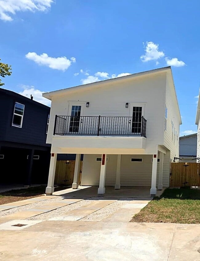 Building Photo - 8411 Mahalia Dr