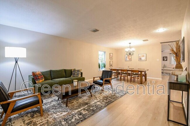 Building Photo - 6711 Seminole Lodge Ln
