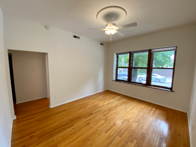Building Photo - 1210 W Nelson St