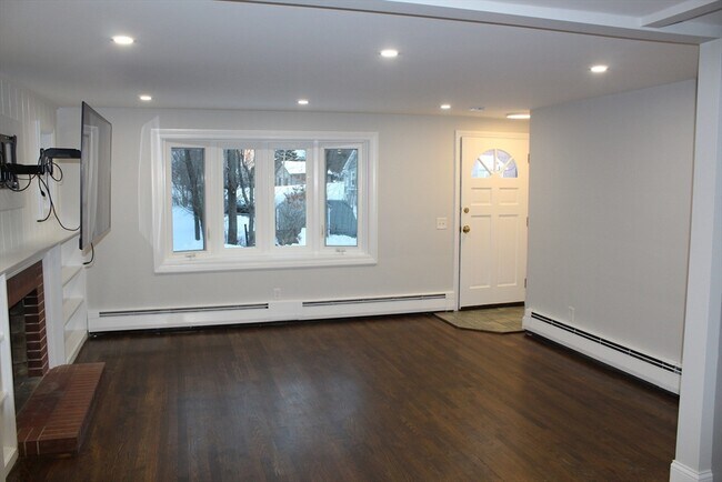 Foto del edificio - 2 Norman Ave