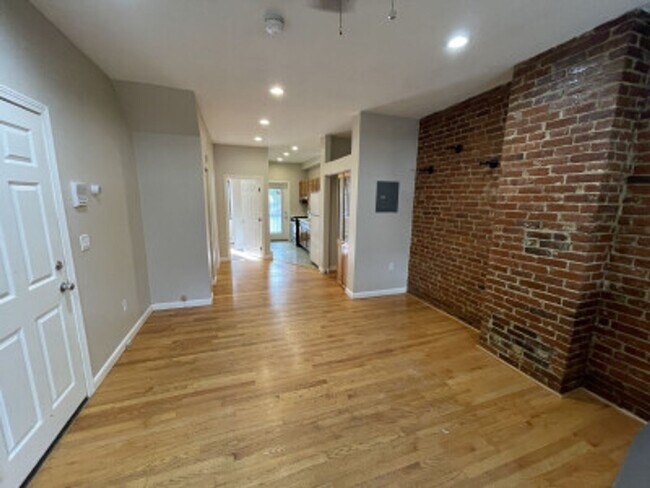 Building Photo - BU Medical and BMC!!!  Updated Boston / Ro...