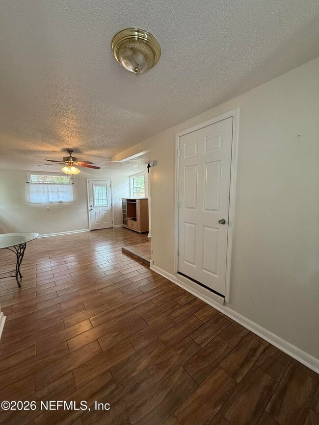 Building Photo - 909 La Marche Dr